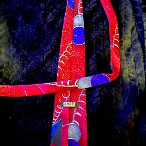 Vintage Momento Uno Abstract Tie 100% Silk Red Geometric